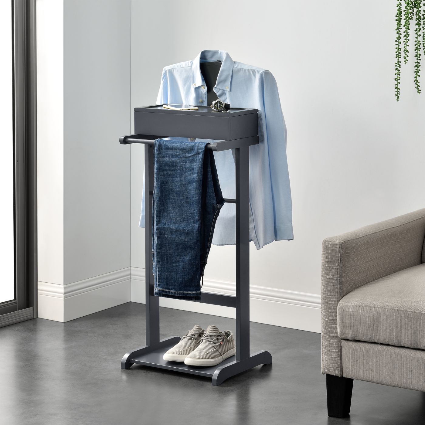 Stojalo za moška oblačila in dodatke - siv