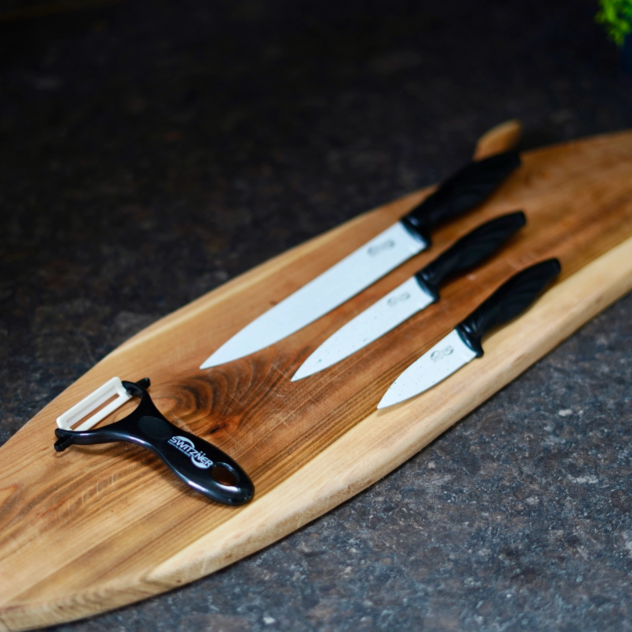 Switzner set nožev s keramično prevleko - 4 delni - 3 noži in lupilec