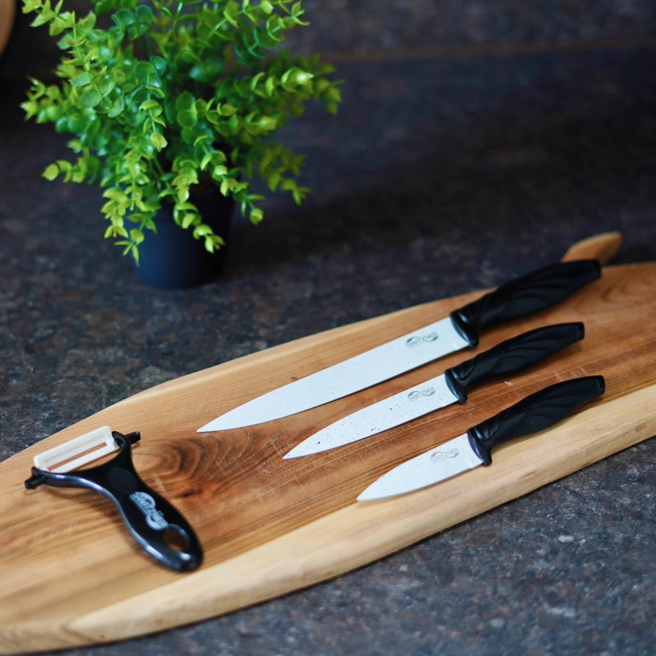 Switzner set nožev s keramično prevleko - 4 delni - 3 noži in lupilec