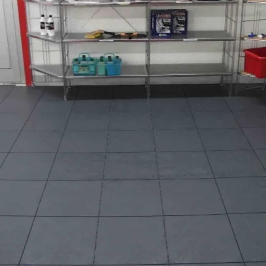 Bergo Nova talne plošče v delavnici.