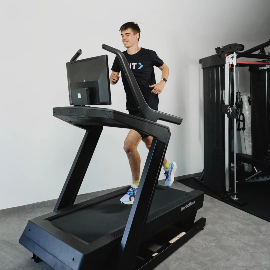 NordicTrack X24 tekalna steza | 24-palčni vrtljivi HD-zaslon na dotik, Hitrost do 20 km/h, Naklon −6 do 40 % | Vadite po svojem načrtu - slika 9
