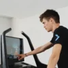 NordicTrack X24 tekalna steza | 24-palčni vrtljivi HD-zaslon na dotik, Hitrost do 20 km/h, Naklon −6 do 40 % | Vadite po svojem načrtu - Thumbnail Image 20