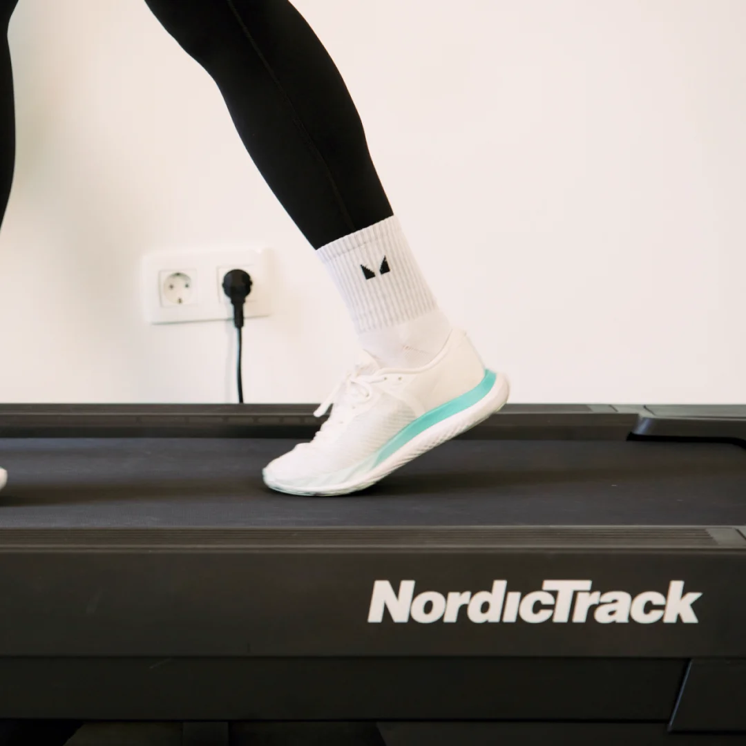 NordicTrack X24 tekalna steza | 24-palčni vrtljivi HD-zaslon na dotik, Hitrost do 20 km/h, Naklon −6 do 40 % | Vadite po svojem načrtu - slika 37