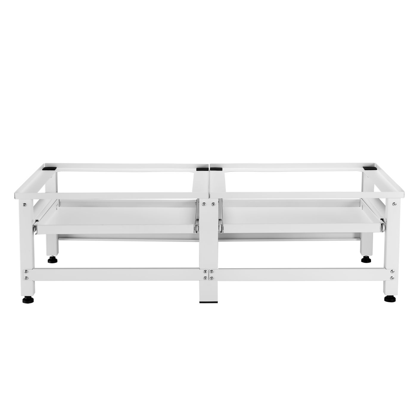 Dvižno stojalo za pralni stroj z dvema izvlečnima policama v beli barvi, nameščeno v pralnici.