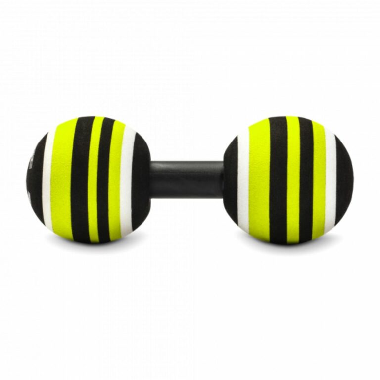 MB2 Roller masažni valjček v uporabi na hrbtu / MB2 Roller masažni valjček v roki