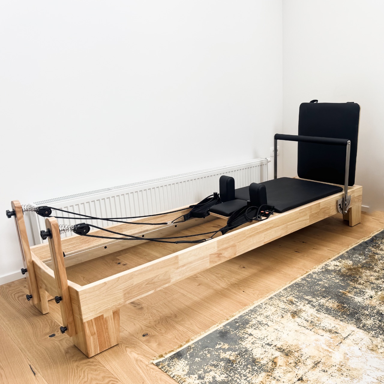 PWR Classic Wood Reformer – reformer z okvirjem iz lesa kavčukovca za profesionalno Pilates vadbo