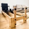 PWR Classic Wood Reformer – reformer z okvirjem iz lesa kavčukovca za profesionalno Pilates vadbo
