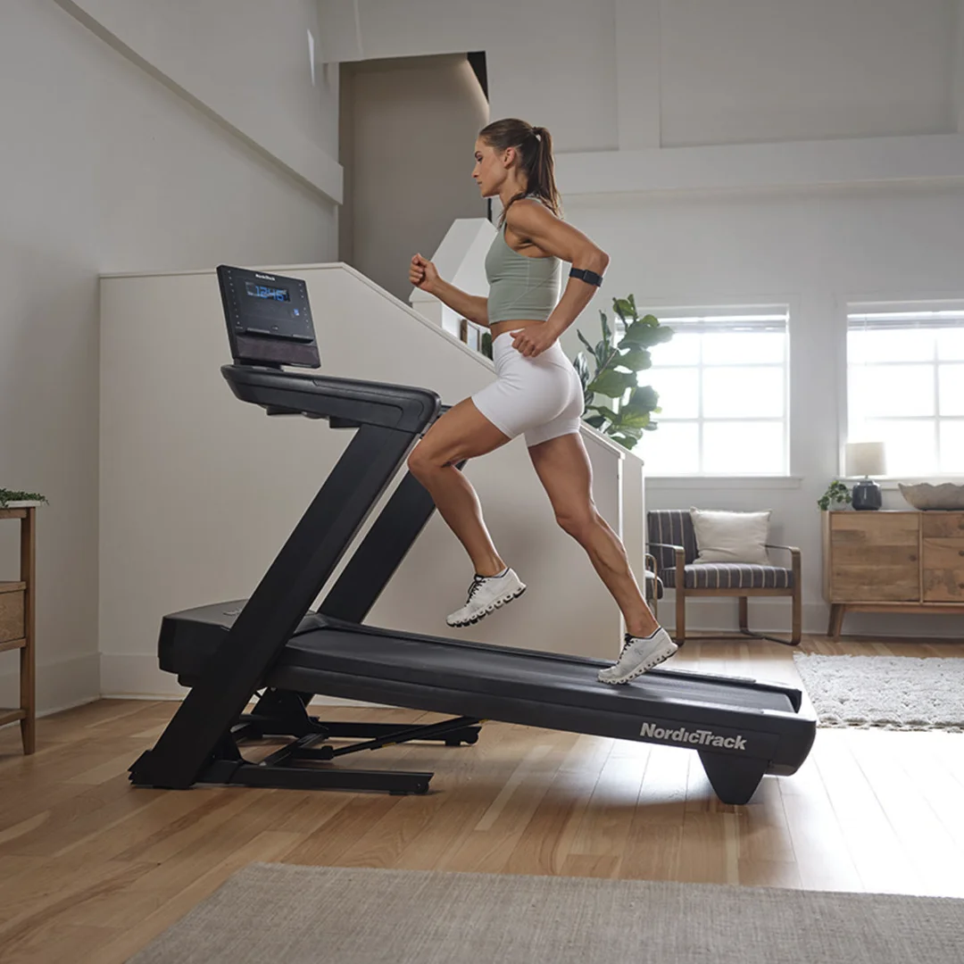 NordicTrack Commercial LE tekalna steza | 7-palčni LCD-zaslon, Hitrost do 20 km/h, Naklon −3 do 12 % | Vadite po svojem načrtu - slika 2