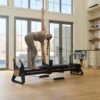 NordicTrack Ultra 1 Reformer pilates reformer | 24-palčni vrtljivi in nagibni zaslon na dotik, Tri vzmeti 10, 15 in 20 kg, Sedem kombinacij do 45 kg | Vadite po svojem načrtu - Thumbnail Image 12